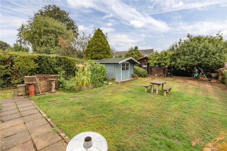 2 Ongar Close, Addlestone - 4 bedrooms Property for lettings - Seymours - Photo 4