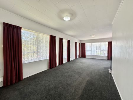 3 Bedroom Home in Brown Owl - Photo 2