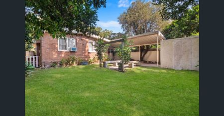 MODERN THREE BEDROOM HOME - CONVENIENT LOCATION - Photo 5