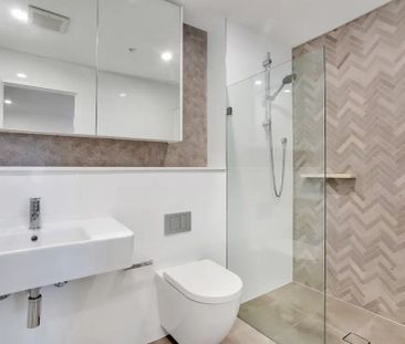 “Sleek Waterfront Luxury in the Heart of Gosford” - Photo 1