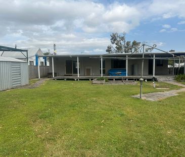 Spacious three-bedroom home - Photo 6