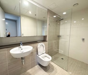 Modern one bedroom plus study room next to East Village - Photo 6
