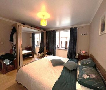 5 bedroom semi-detached house to rent - Photo 4