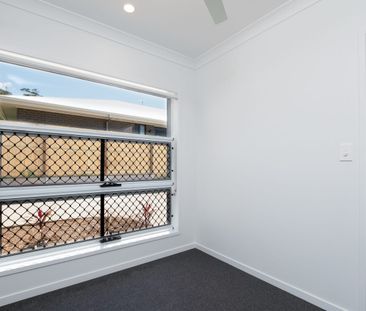 Spacious 4-Bedroom Home in Central Molendinar! - Photo 1