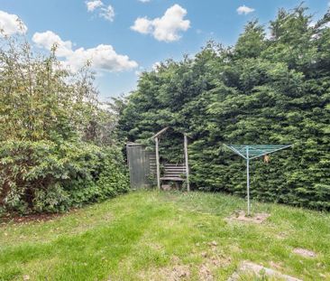 3 bedroom semi-detached bungalow to rent - Photo 1