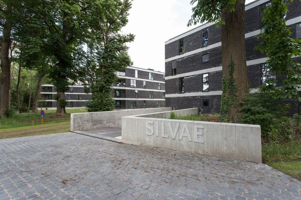 Bijzonder energiezuinig appartement met drie slaapkamers, leefterras en autostandplaats. - Photo 1