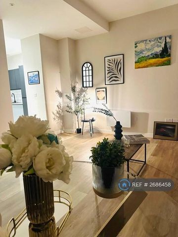 1 bedroom in a flat share to rent - Photo 3