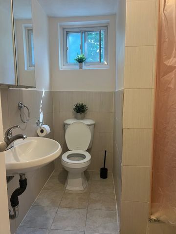 For Lease - 15 Blithfield Avenue Unit# Basement 2, Toronto, Ontario - Photo 2