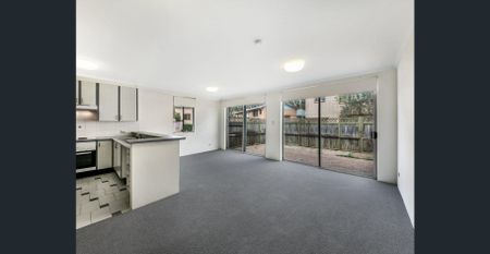 Spacious three bedroom townhouse - Photo 5