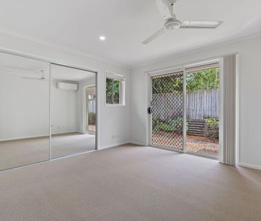 REFRESHED LOW-SET VILLA IN STUNNING MANLY CREST ESTATE - Photo 4