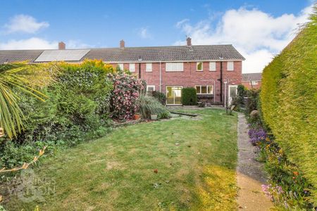 3 bedroom end of terrace house to rent - Photo 2