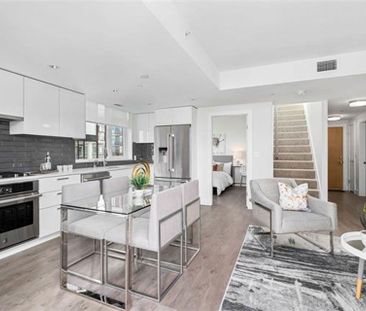 Stunning 2 bed + flex PENTHOUSE with massive rooftop patio! - Photo 5