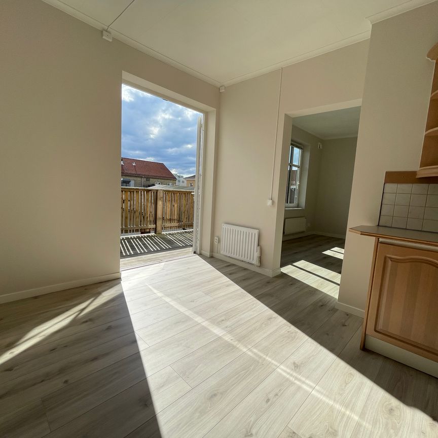 Karlagatan, Vara - Foto 1