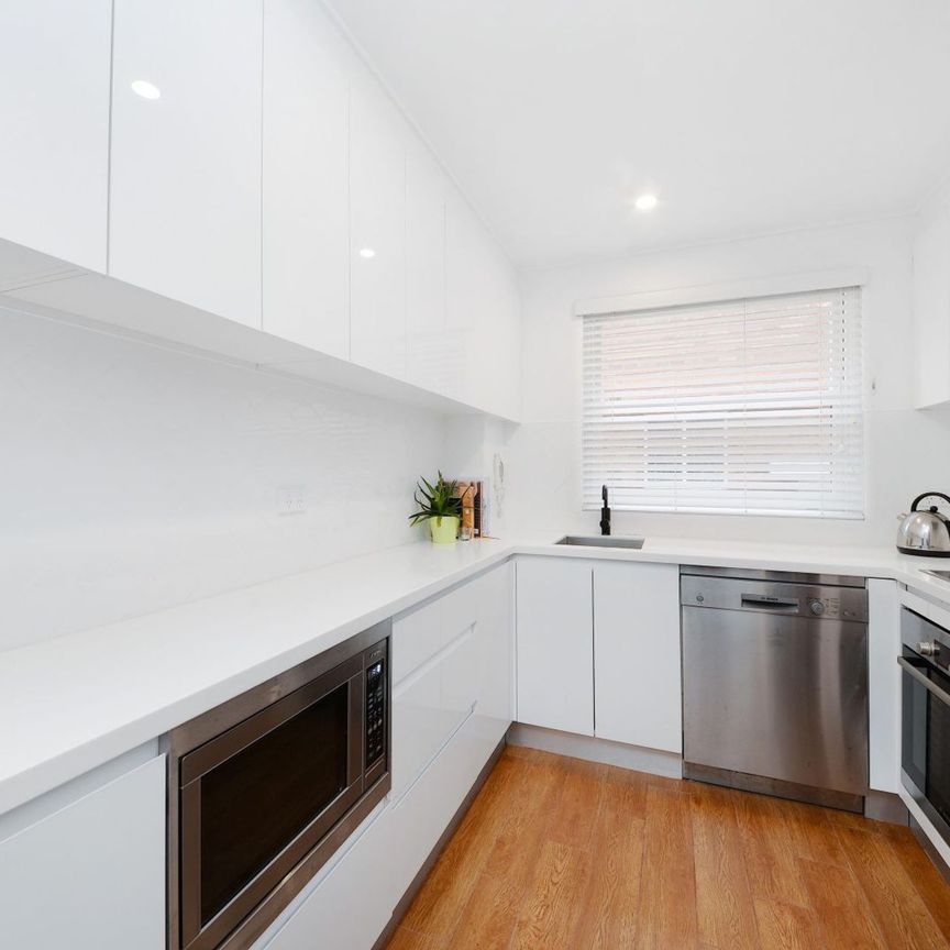 Renovated Apartment with Parking in Convenient Location in the Heart of Bondi Junction - Photo 1