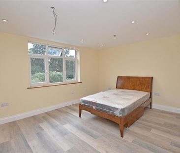 6 bedroom semi-detached house to rent - Photo 2