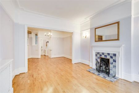 3 bedroom flat in East Heath Road - Photo 2