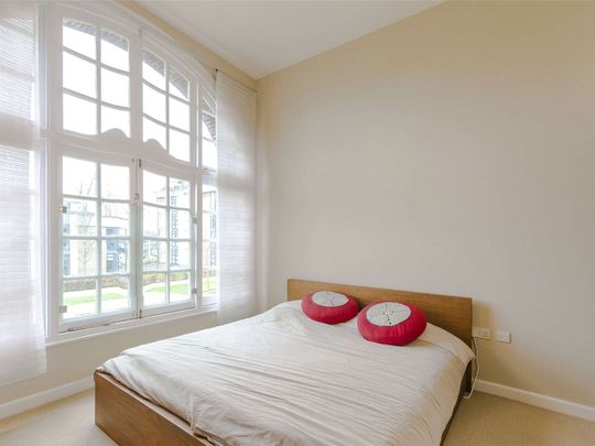 This stunning three bedroom apartment is located on the first floor of this prestigious development. - Photo 1