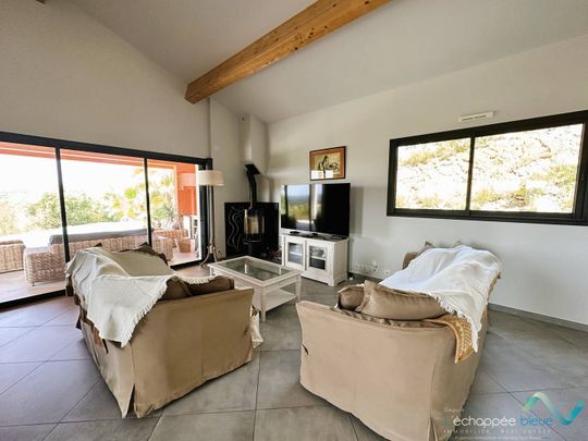 Superbe Villa climatisée pour 6 personnes avec piscine et belle vue mer à La Londe les Maures - Photo 1