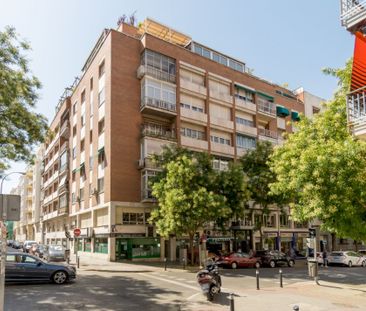 Large room in calle Quintana - Photo 4