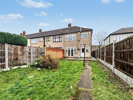 3 bedroom end of terrace house to rent - Photo 4