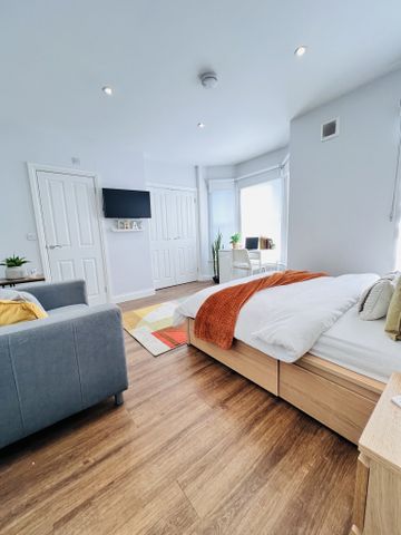 BEDROOM 4 – LARGE DOUBLE ENSUITE - Photo 5