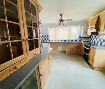 3 bedroom detached house to rent - Photo 3