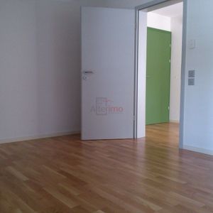Protected 2-room apartment with loggia for rent in Gollion. - Photo 3