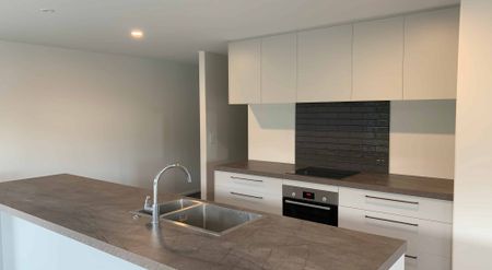 Sunny 4 Bedroom/2 bathroom Home - Photo 3