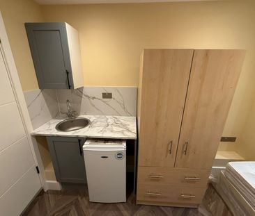 Studio Flat, Hanger Green, W5 - Photo 2