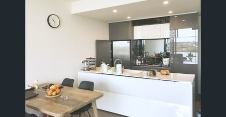 A Furnished splash of style by the waterfront - Photo 4