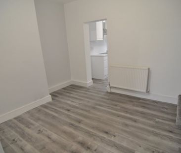 3 bed Terraced - To Let - Photo 6