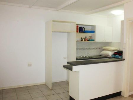 Live the Surfers Paradise Lifestyle Convenient Location - Photo 2