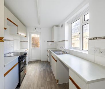 East Crescent - Photo 4