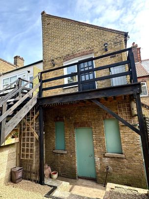 3 bedroom maisonette to rent - Photo 1