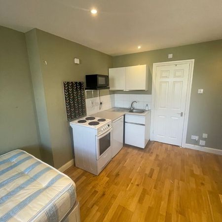 Studio Flat, Elsham Road, W14 - Photo 3