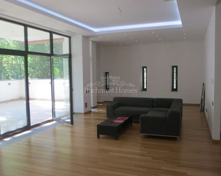 Special Luxury Three Bedroom Apartment with Large Veranda - Icoanei - Photo 2