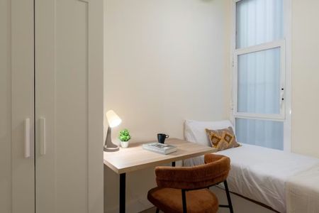 Calle Mayor, Madrid, Community of Madrid 28013 - Photo 4