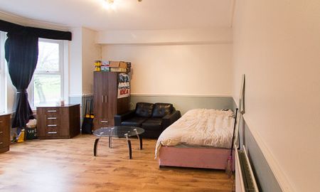 229 HYDE PARK ROAD Leeds - LS6 1AH - Photo 2
