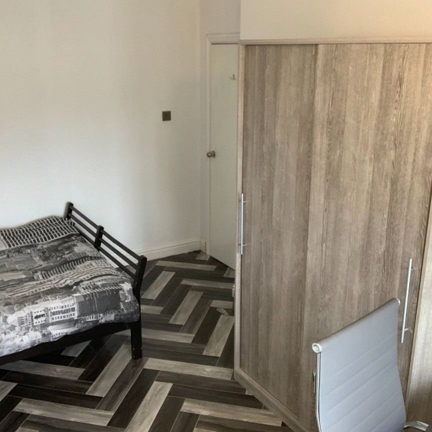 Room in a Shared House, Terry Road, CV1 - Photo 1