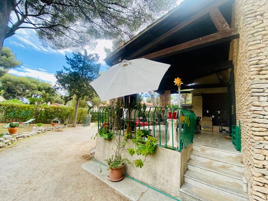 Rez de chaussée de villa T4, 119 M2 avec beau terrain, terrasse dans un endroit calme, - Photo 1