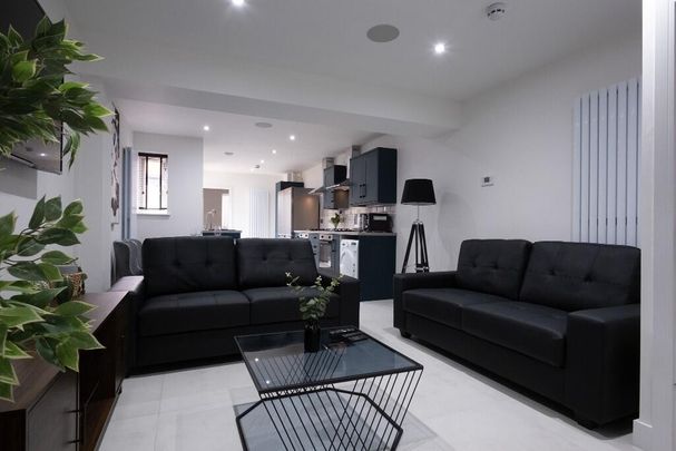 6 bedroom house to rent - Photo 1