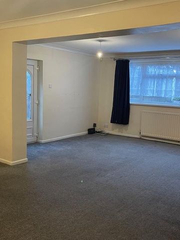 4 bedroom detached house to rent - Photo 3