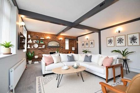 Wymondham, Norwich, NR18 - Photo 2