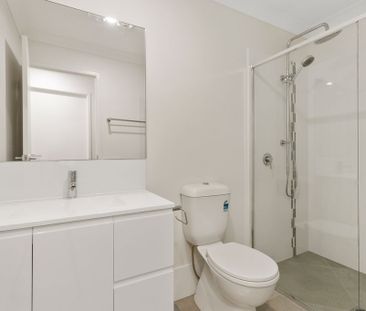 Modern Three Bedroom Duplex in Ormeau - Photo 4