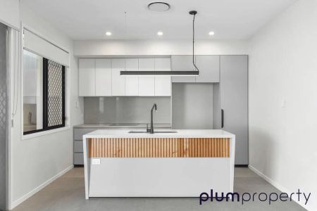 “Modern Townhouse Combining Lifestyle, Convenience, and Location!” - Photo 4