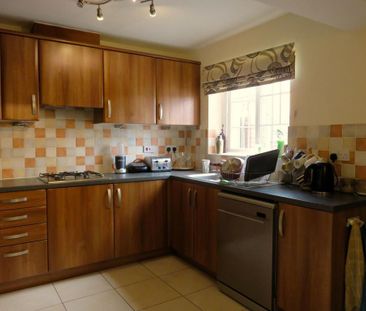 1 bedroom in a house share to rent - Photo 2