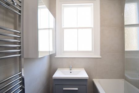 Room in a Shared House, Fulham Palace Road, SW6 - Photo 5