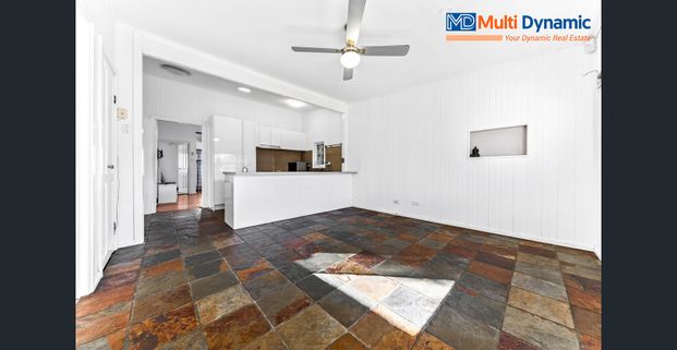 Spacious & Versatile 3-Bedroom Family Home with Alfresco & Sunroom Comfort - Photo 1