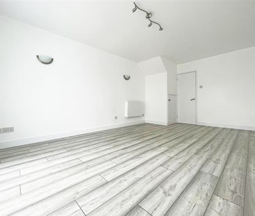 2 bedroom Town house to rent - Photo 2