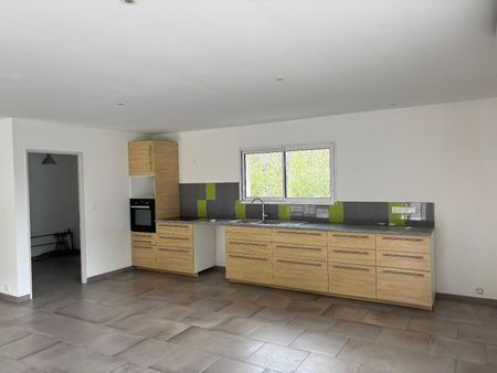 Location Maison 4 pièces 105m² GRAVIERES 07140 - Photo 2